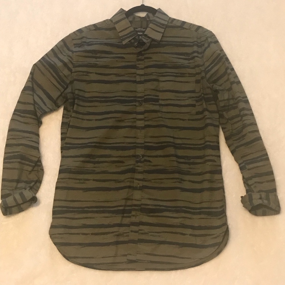 Slim fit men’s button down